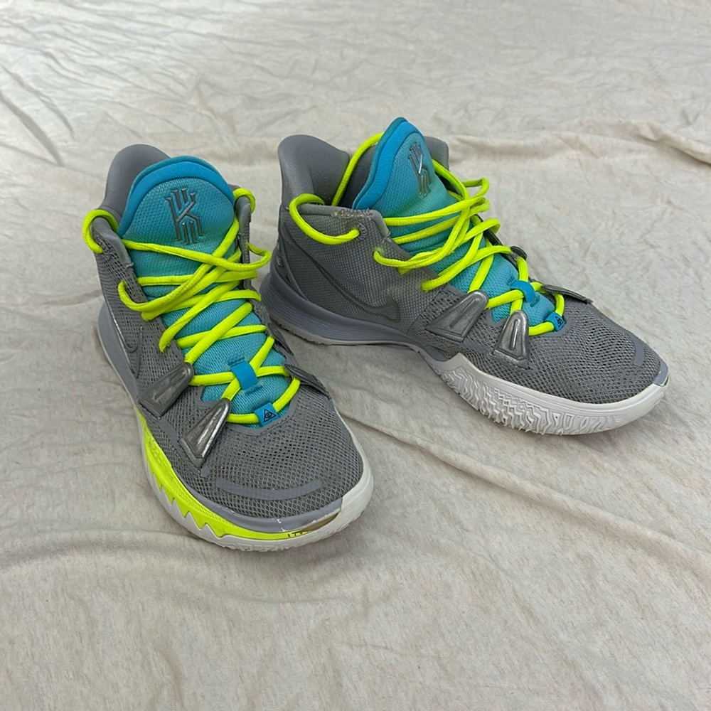Nike Kyrie 7 Custom basketball sneakers Size Mens 8 / Women’s 9.5